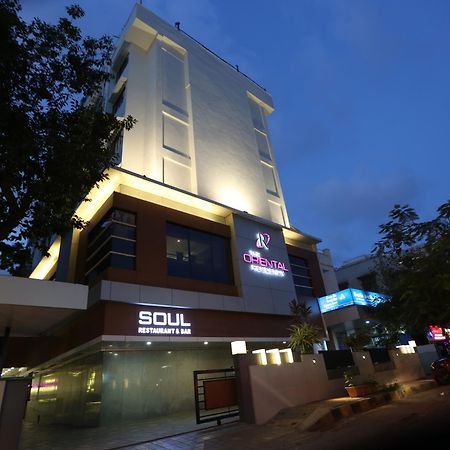 The Oriental Residency Hotell Mumbai Exteriör bild