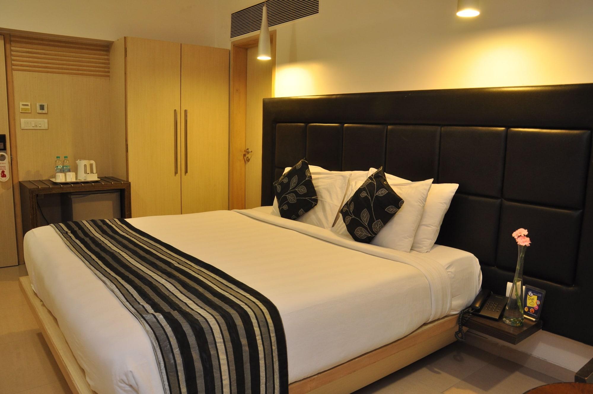 The Oriental Residency Hotell Mumbai Exteriör bild