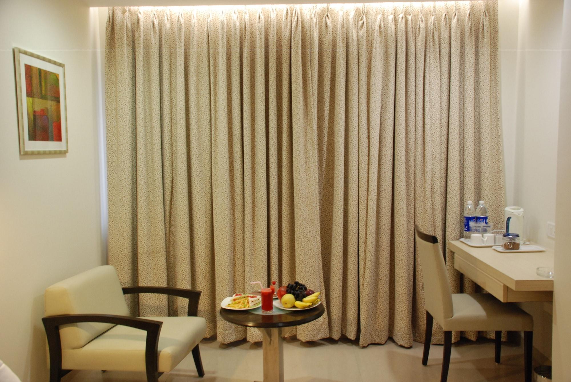 The Oriental Residency Hotell Mumbai Exteriör bild