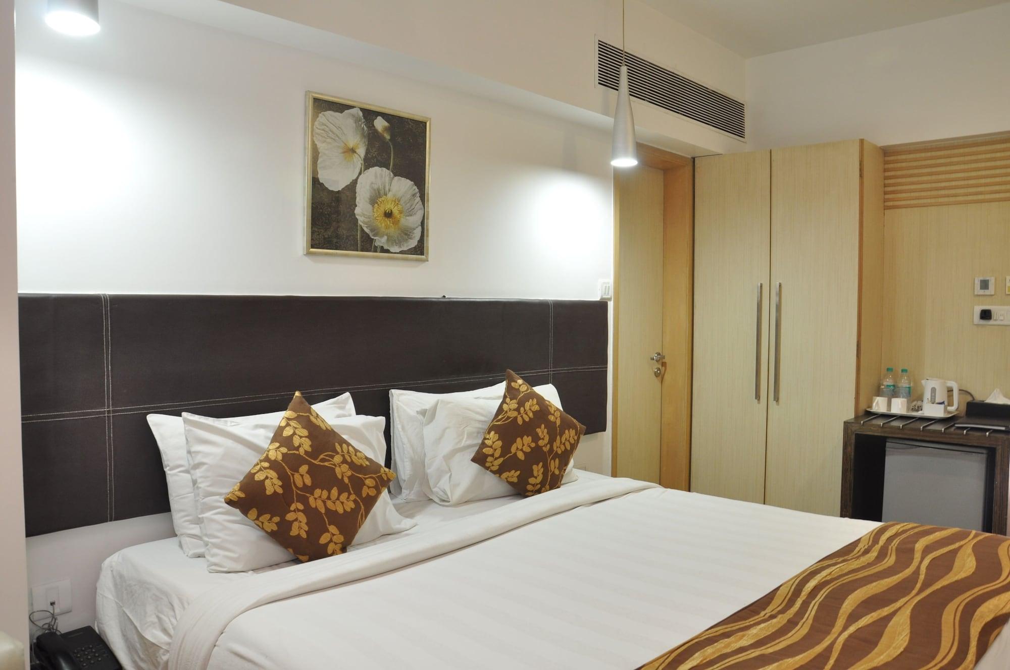 The Oriental Residency Hotell Mumbai Exteriör bild