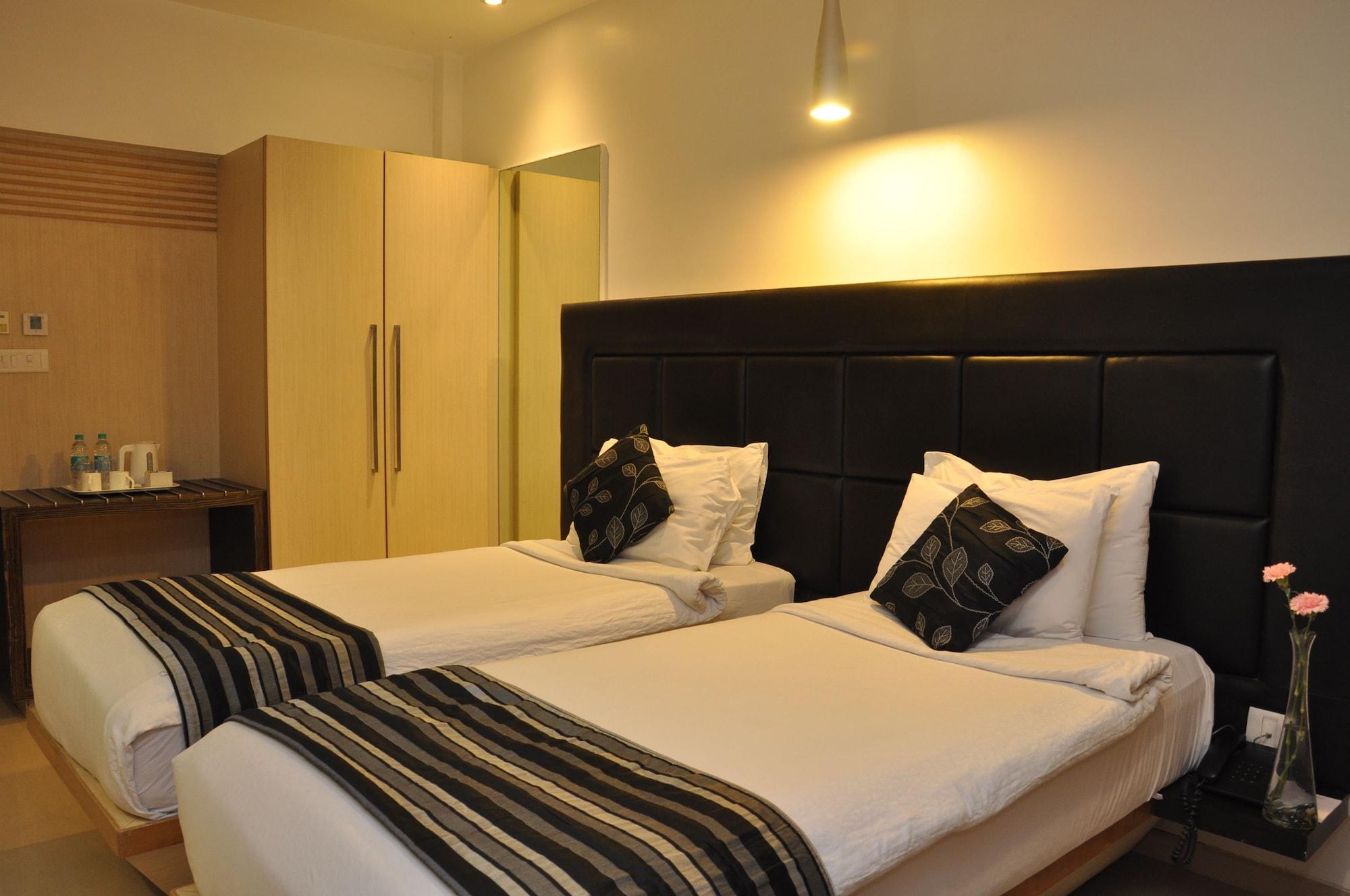 The Oriental Residency Hotell Mumbai Exteriör bild