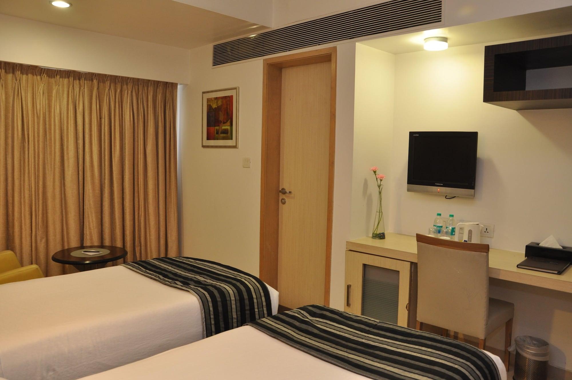 The Oriental Residency Hotell Mumbai Exteriör bild