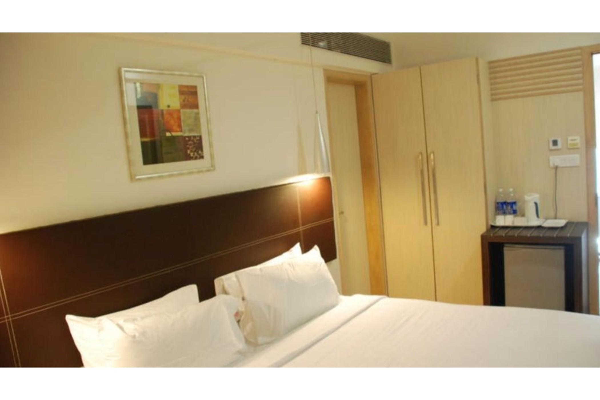 The Oriental Residency Hotell Mumbai Exteriör bild