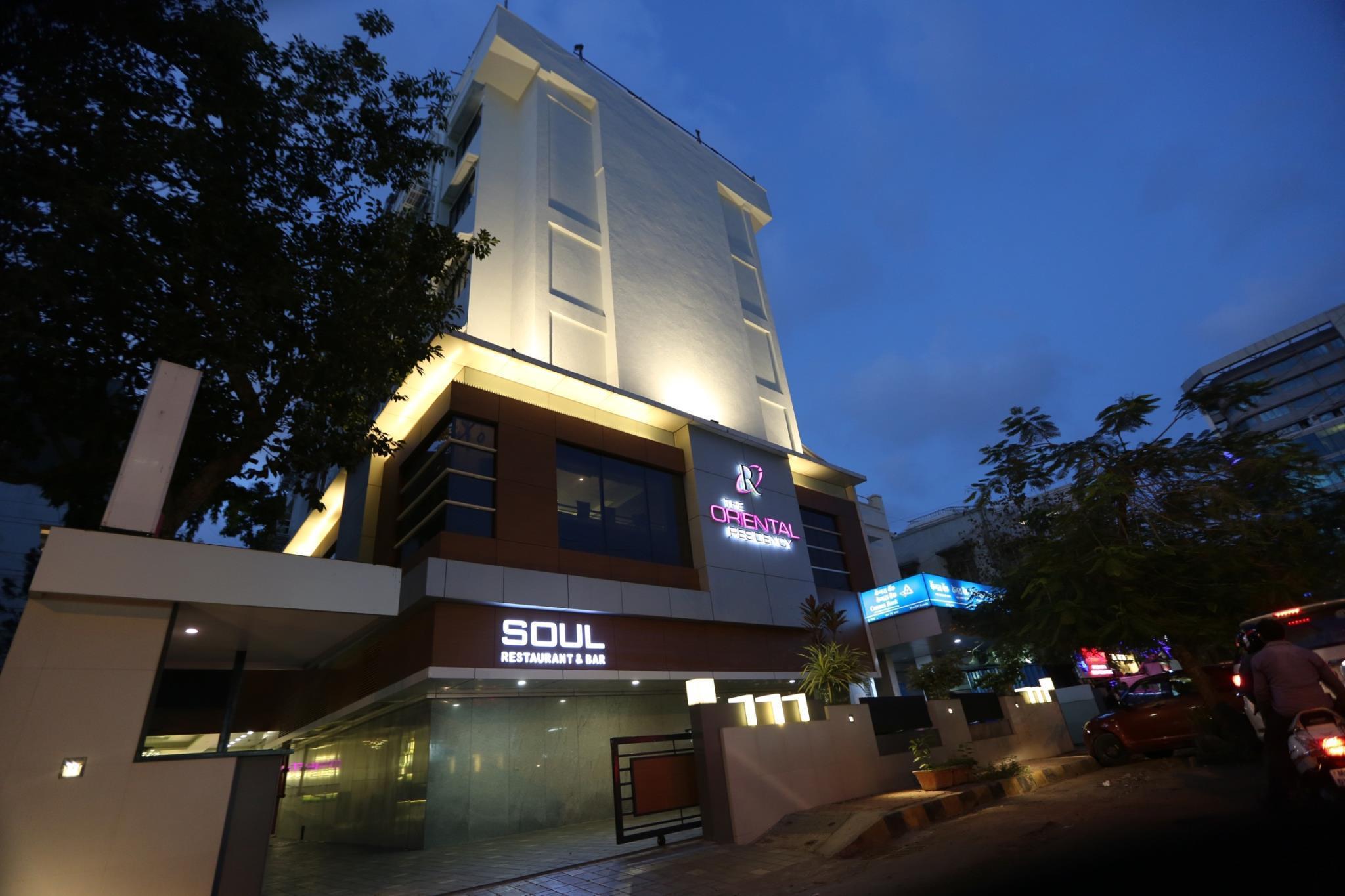 The Oriental Residency Hotell Mumbai Exteriör bild