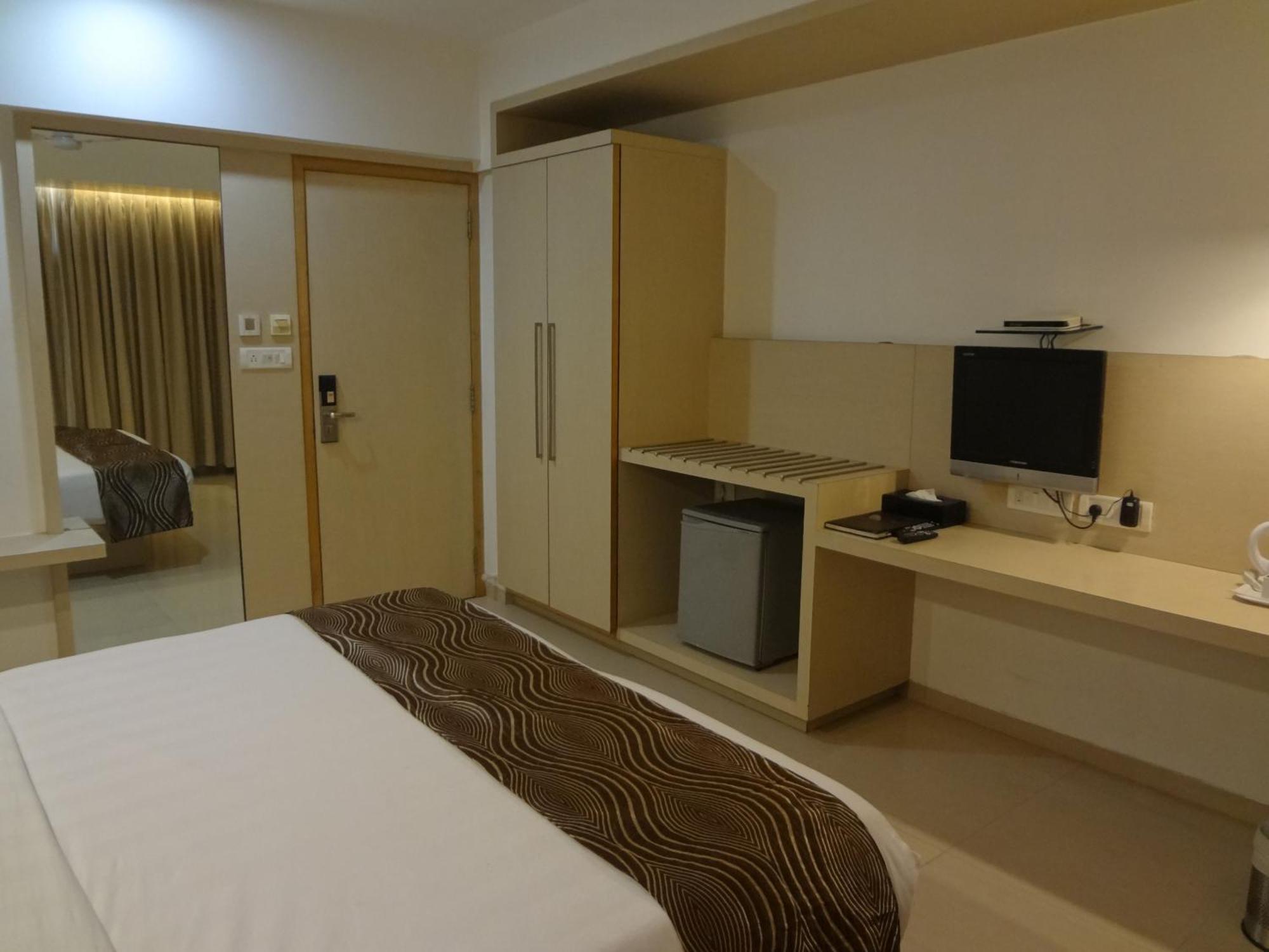 The Oriental Residency Hotell Mumbai Exteriör bild