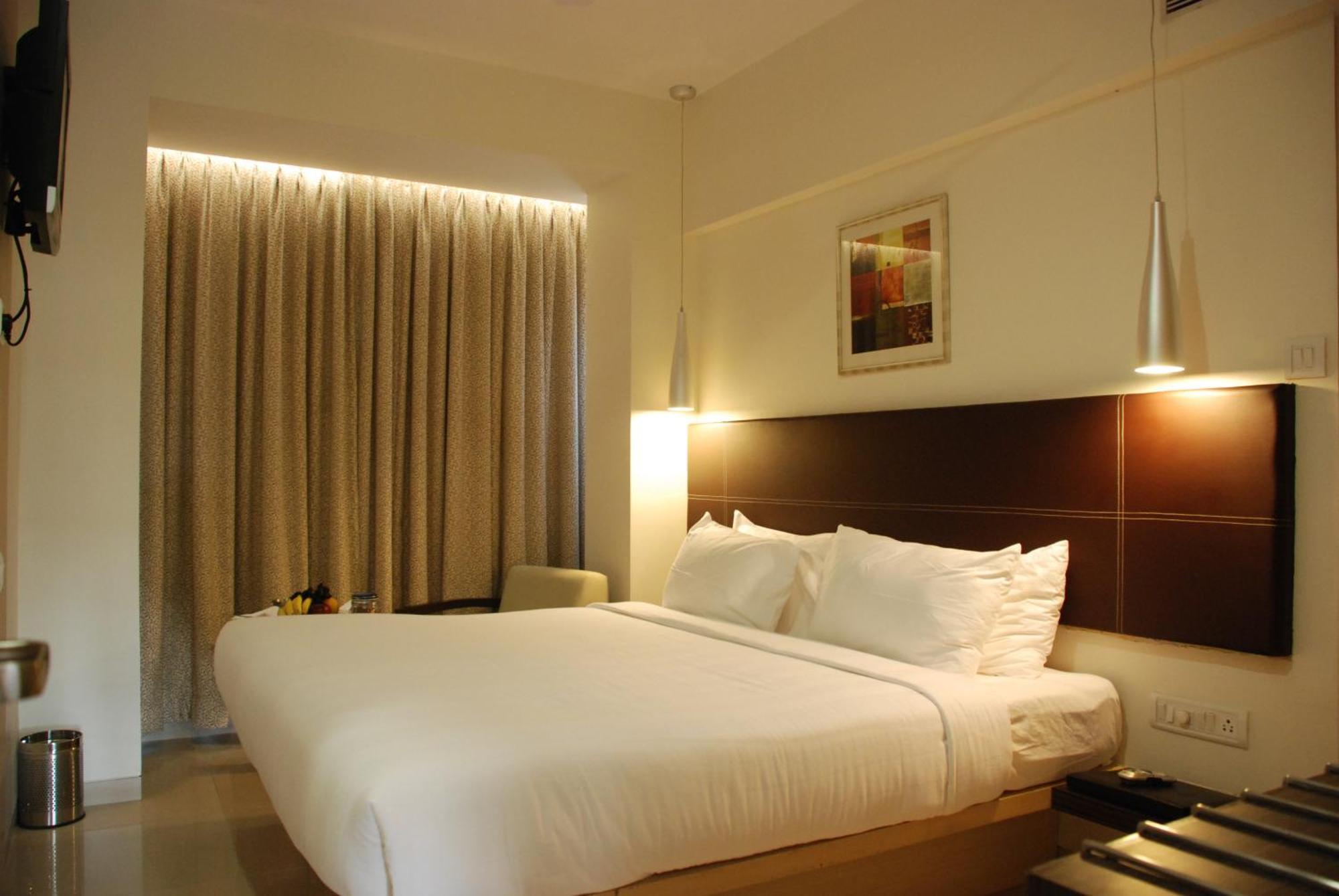The Oriental Residency Hotell Mumbai Exteriör bild
