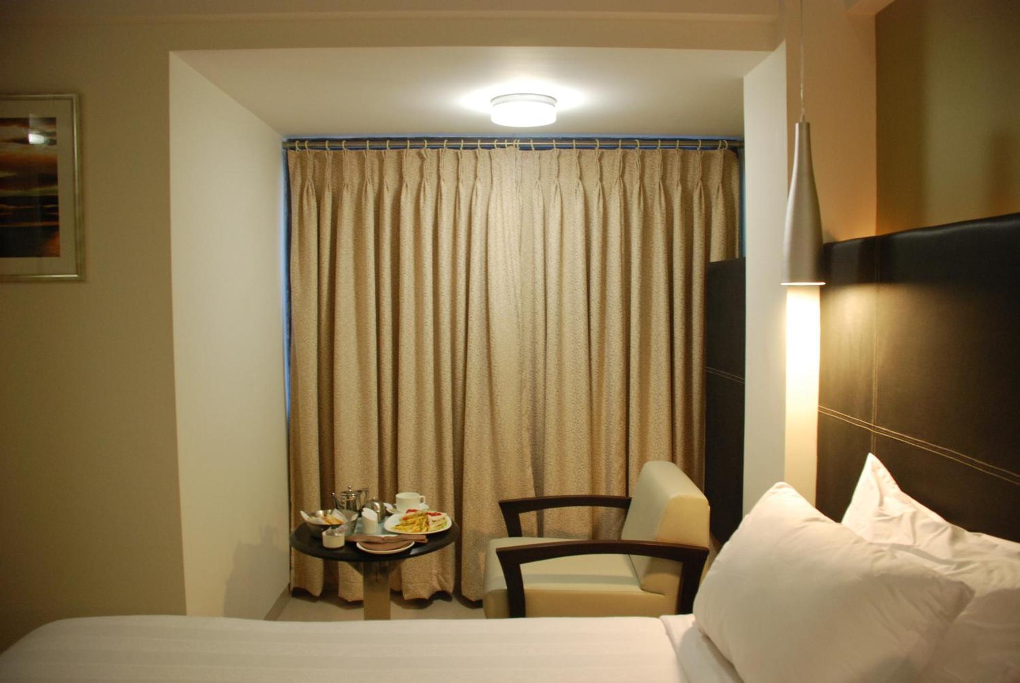 The Oriental Residency Hotell Mumbai Exteriör bild