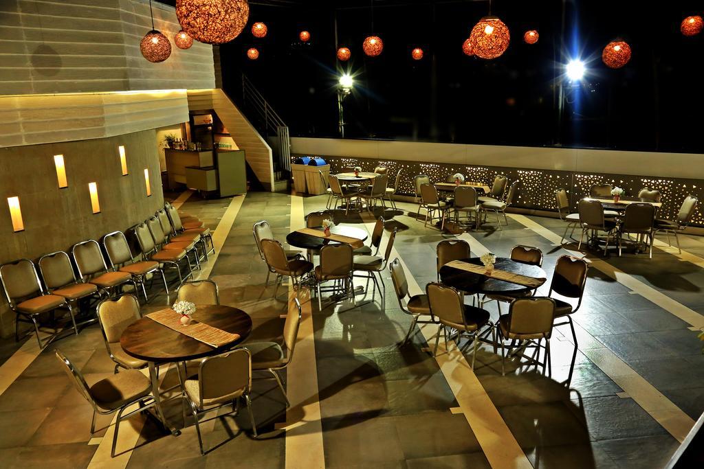The Oriental Residency Hotell Mumbai Exteriör bild