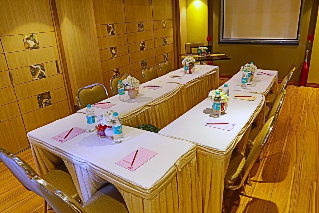The Oriental Residency Hotell Mumbai Exteriör bild