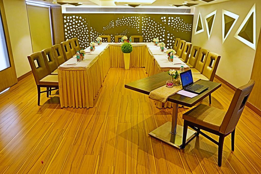 The Oriental Residency Hotell Mumbai Exteriör bild
