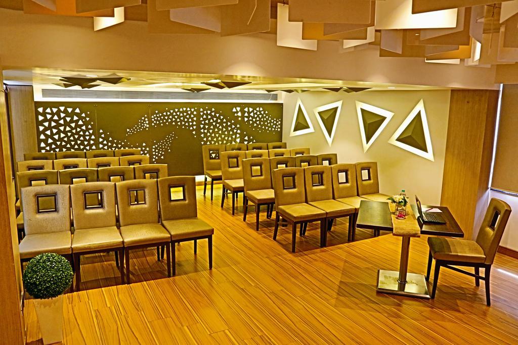 The Oriental Residency Hotell Mumbai Exteriör bild