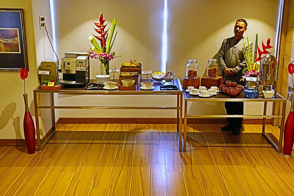 The Oriental Residency Hotell Mumbai Exteriör bild