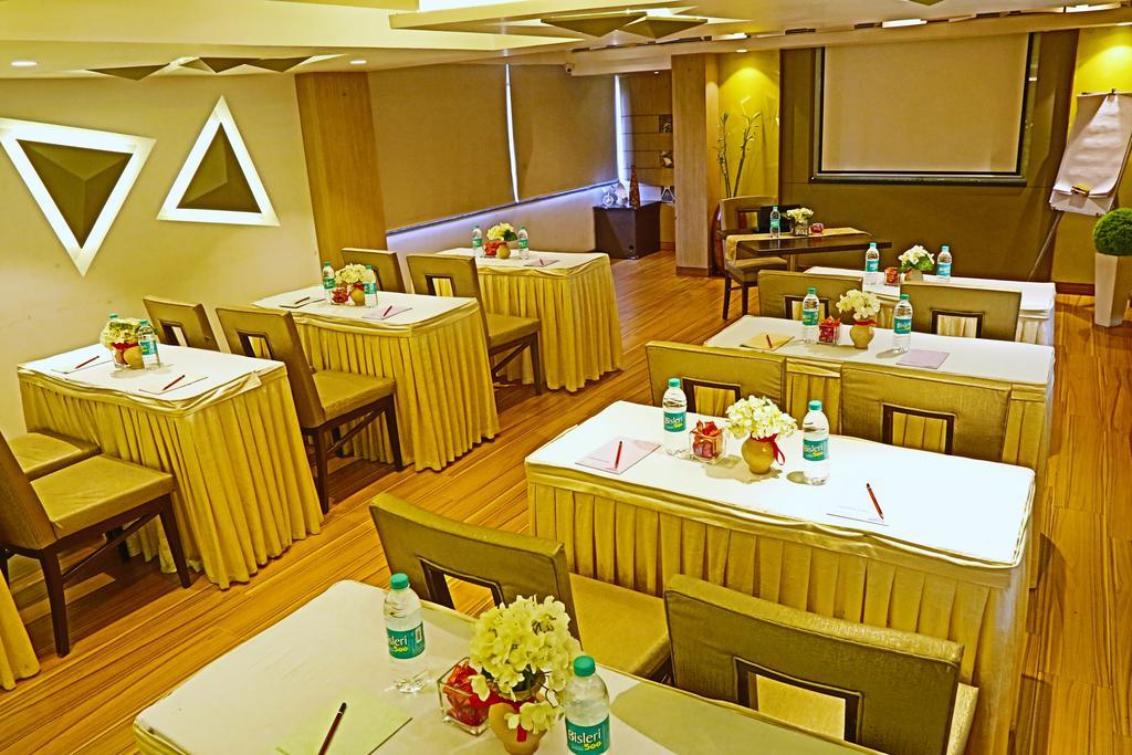 The Oriental Residency Hotell Mumbai Exteriör bild