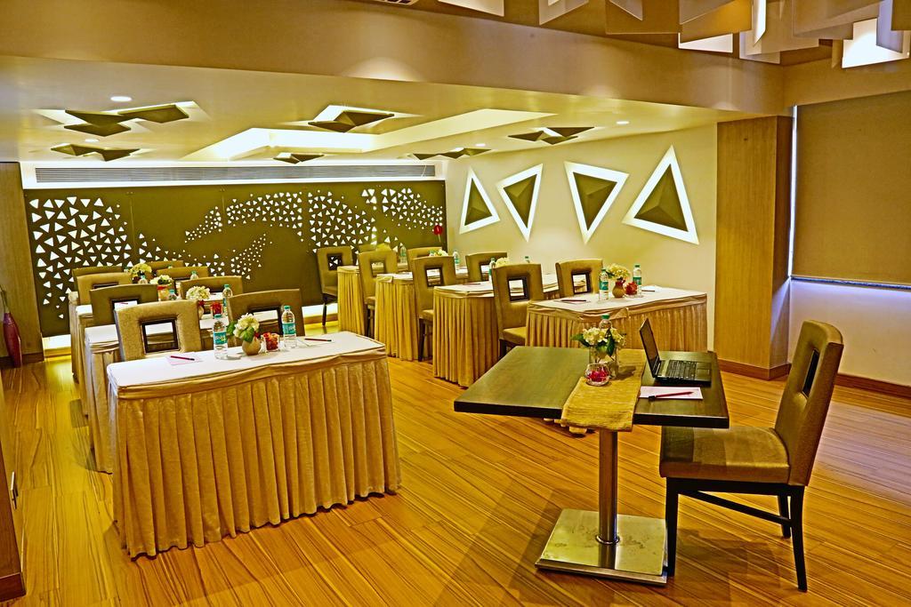 The Oriental Residency Hotell Mumbai Exteriör bild