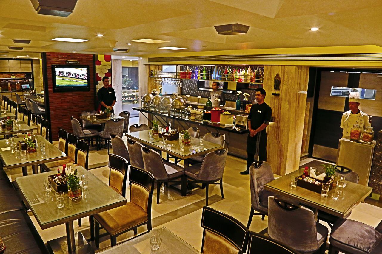 The Oriental Residency Hotell Mumbai Exteriör bild