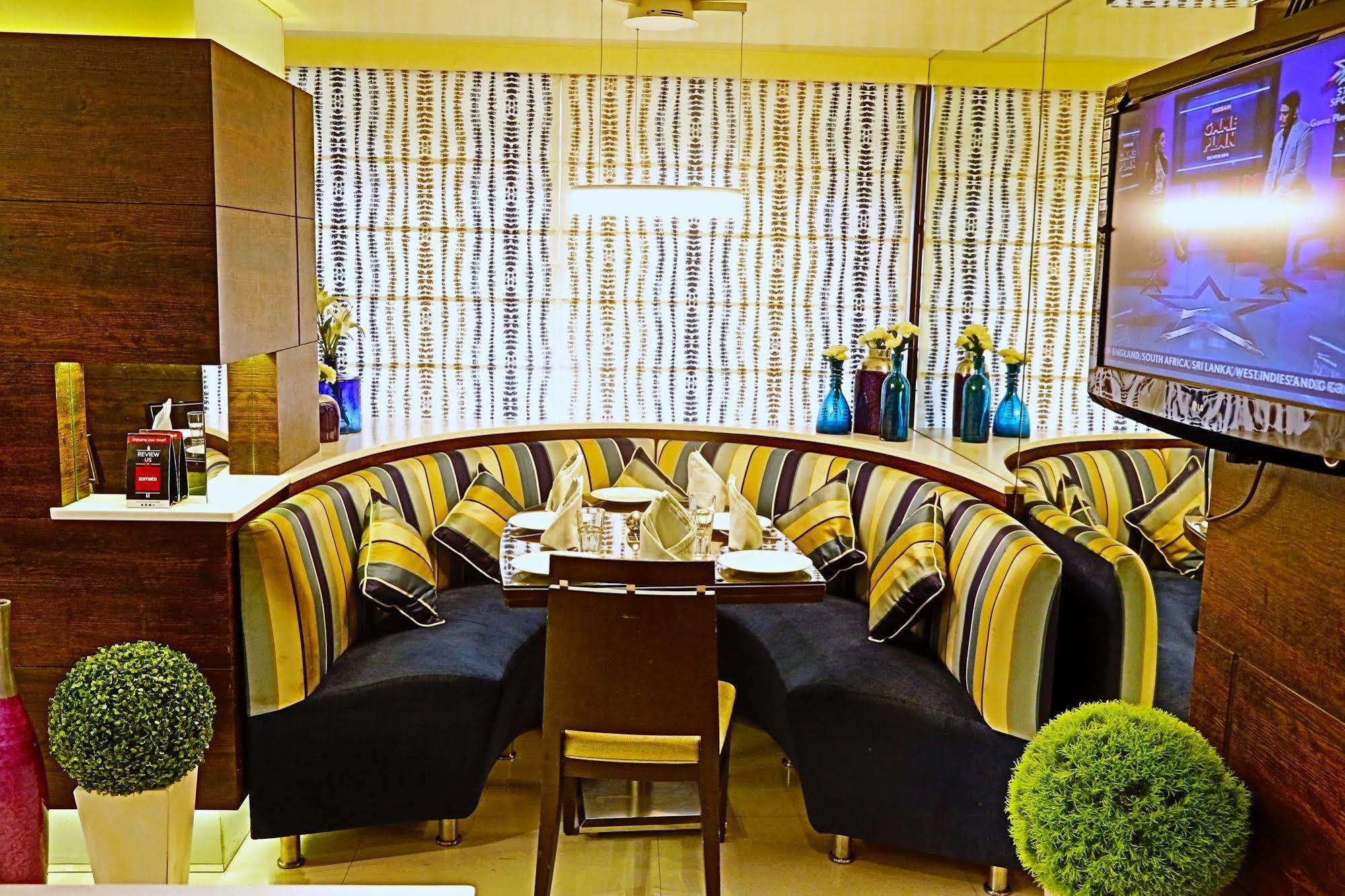 The Oriental Residency Hotell Mumbai Exteriör bild