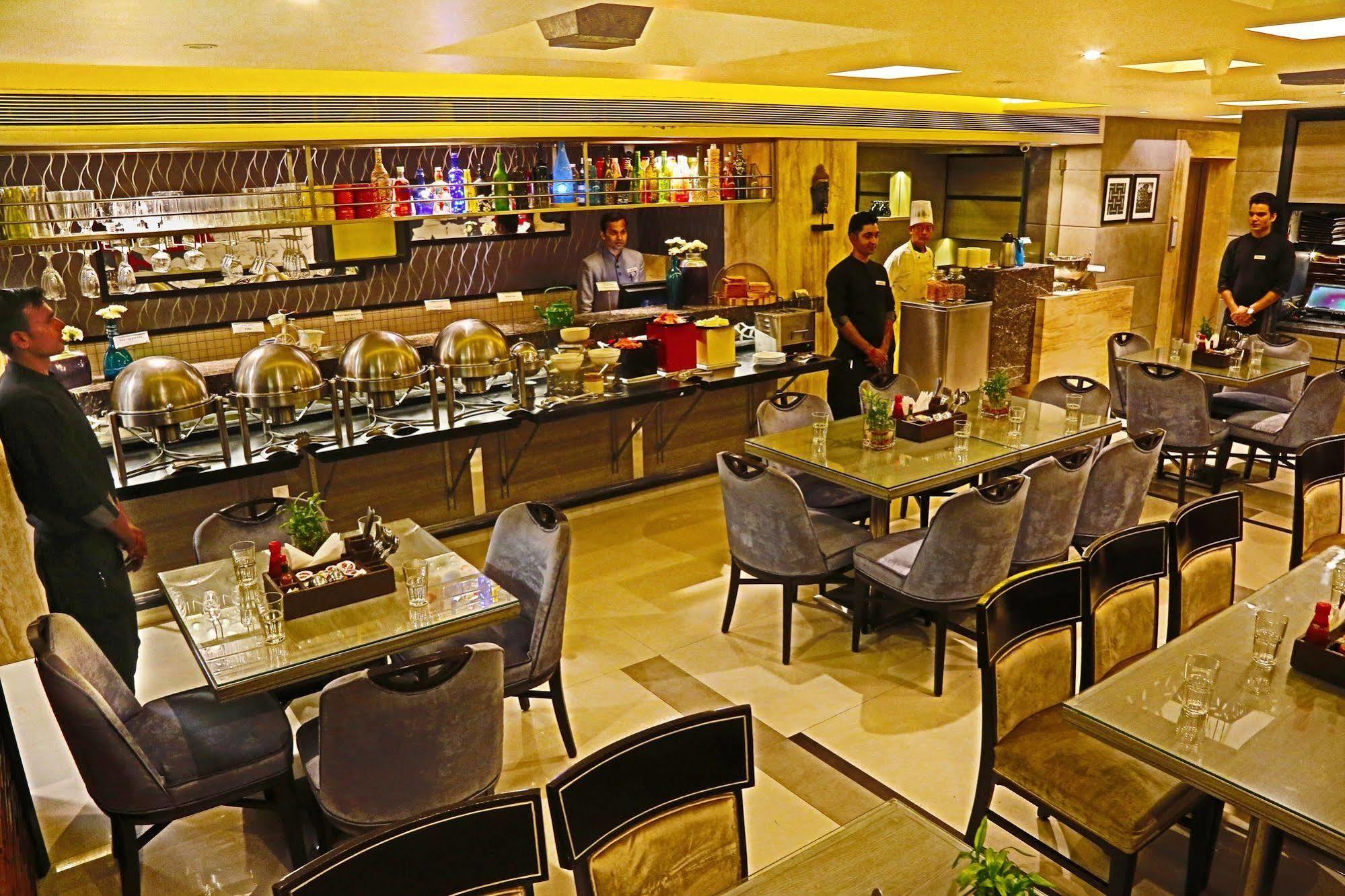 The Oriental Residency Hotell Mumbai Exteriör bild