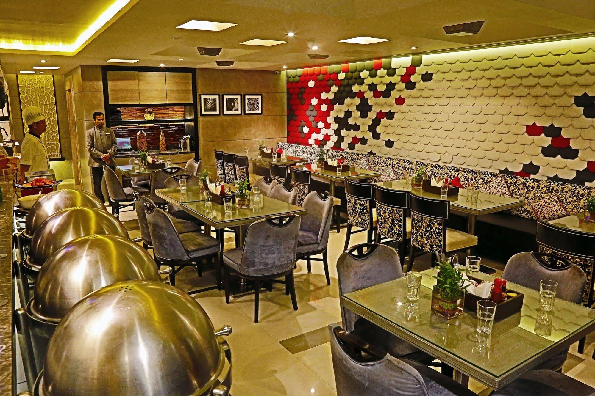 The Oriental Residency Hotell Mumbai Exteriör bild