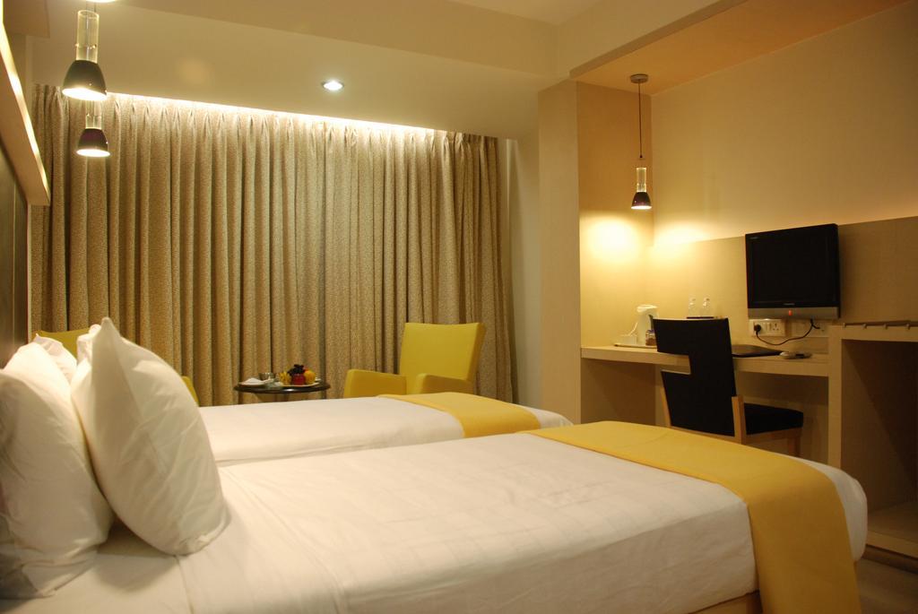 The Oriental Residency Hotell Mumbai Exteriör bild
